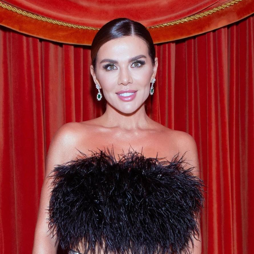 «Ни с каким футболистом я не встречаюсь. Это носки сына!»: Анна Седокова открещивается от романа с женатым