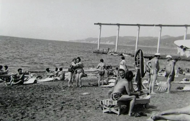 На сочинском пляже, 1979 год | Источник: Олег Иванов / pastvu.com