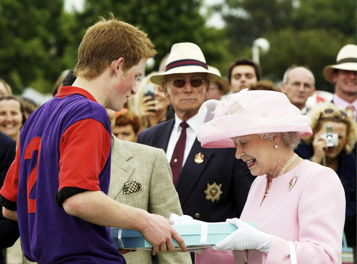 Это трогательное обращение принца Гарри к умершей бабушке растрогает любого