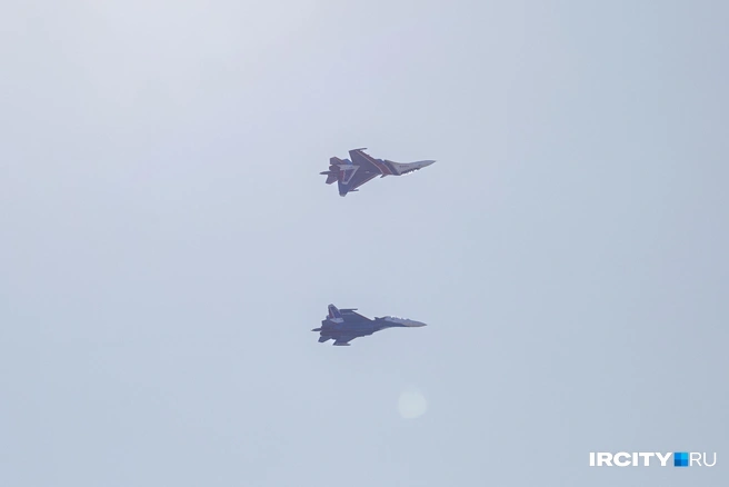 На фото — самолет Су-30 во время авиашоу | Источник: Даниил Конин / IRCITY.RU