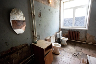 Директор техникума заставил студентов отмывать туалеты