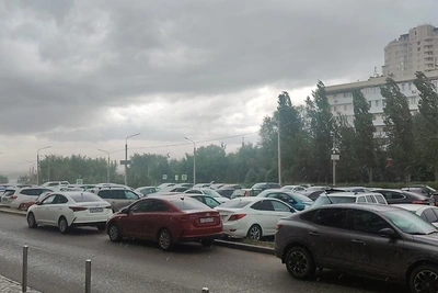 Ливень и ветер обрушились на Волгоград в день последнего звонка