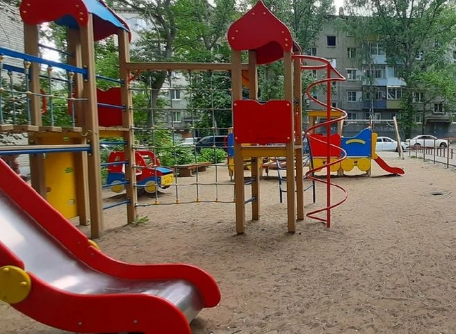 В Рязани на детской площадке заметили онаниста | ya62.ru