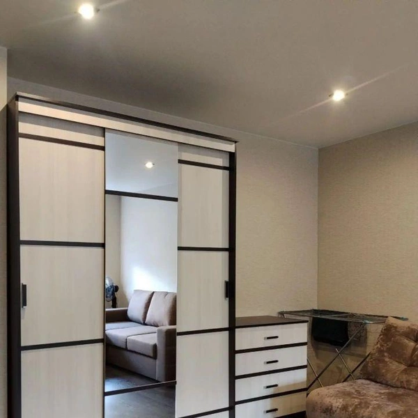 Мебель современная | Источник: Собственник / cian.ru / omsk.cian.ru/rent/flat/332853473