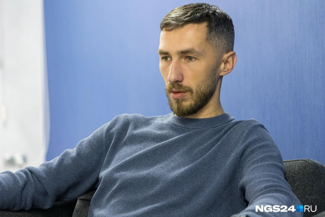 Виктор охотно соглашается на съемки со своим псом  | Источник: Мария Ленц / NGS24.RU 