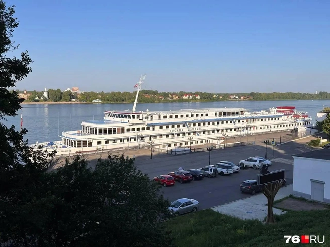 В Ярославле пришвартовался теплоход «Зосима Шашков» | Источник: Кристина Геворкян / 76.RU