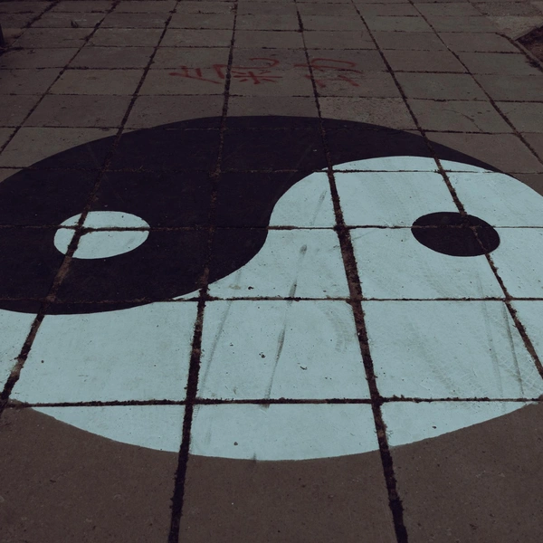 Символ философской концепции расположился возле музея-панорамы «Сталинградская битва» | Источник: Алексей Сапицкий