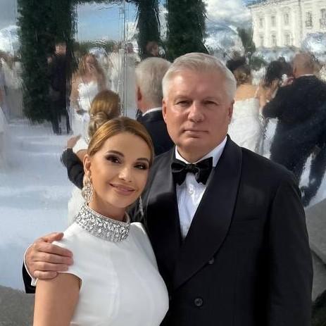 Орлова о свадьбе Бородиной: «Почему вас так триггернуло, что мой муж вел мою подругу к алтарю?»
