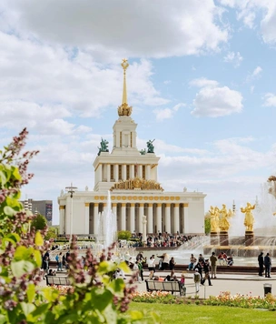 Архитектурная летопись ВДНХ: как выглядят 15 самых необычных павильонов