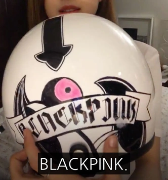 Розэ из BLACKPINK напомнила фанатам, что она не только певица, но и крутая художница!