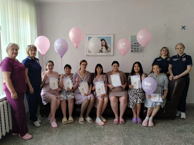 Врачи центра вручили подарки будущим мамочкам | Источник: Оренбургский клинический перинатальный центр