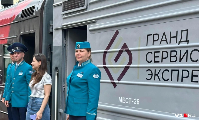 У бортпроводников форма соответствует поезду | Источник: Арина Рязанова / V1.RU