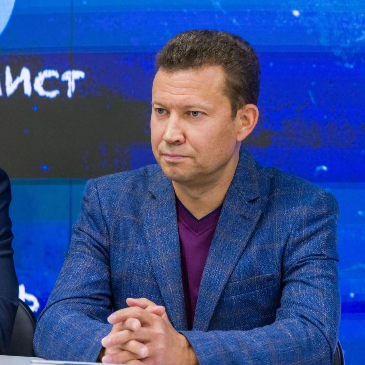 <p>Дмитрий Меркулов</p>