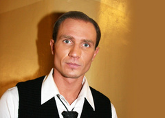Роман Костомаров ослеп на правый глаз