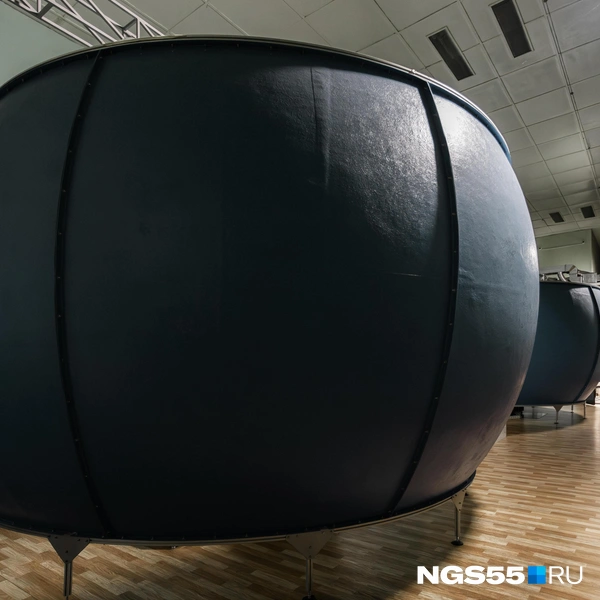 Так выглядят некоторые кабины снаружи | Источник: Кирилл Башинский / NGS55.RU
