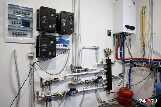 В доме установлены несколько стабилизаторов, чтобы спасать технику, но помогает не всегда | Источник: Наталья Лапцевич