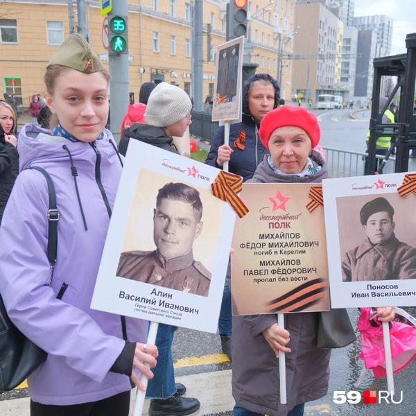 После трехлетнего перерыва пермяки вновь подготовились к шествию «Бессмертного полка» | Источник: Тимофей Калмаков / 59.RU