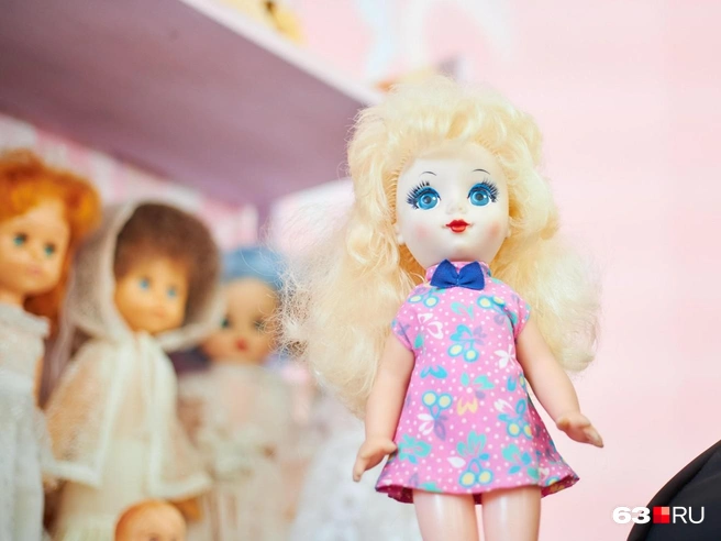 На советской «Биг Барби» та же модель платья, что и на куклах Юлях | Источник: Роман Данилкин / 63.RU