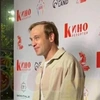 Холостой Тройник, загорелая Кузнецова после Мальдив, Кончаловский с дочерью: звезды в белом на премии «Аванс»