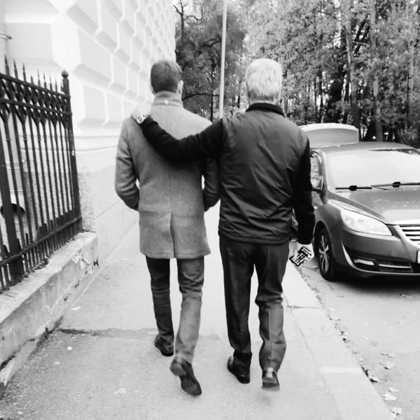 Гонщик «Формулы 1» Виталий Петров в день прощания с отцом: «Сердце будто хочет остановиться»