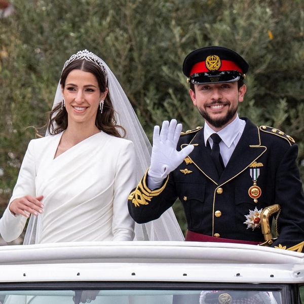 «Вот это свекровь!»: королева Рания на свадьбе сына затмила невестку