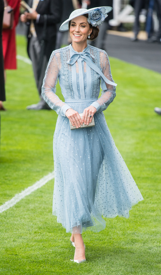 Фото №12 - Десять лет во дворце: как Кейт Миддлтон навсегда изменила королевский стиль