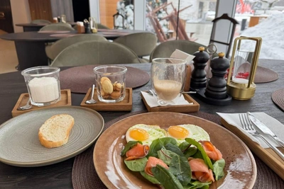 Moscow's Educational Restaurant Staffed Solely by Students: A Review