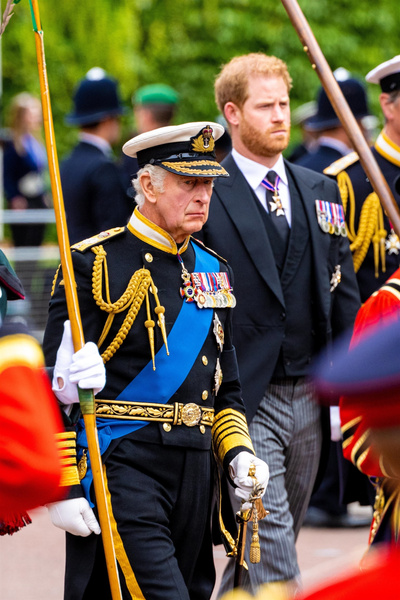 Отец не простил: принца Гарри исключили из церемонии коронации Карла III