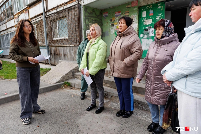 Тюменцы пишут обращения с жалобами на состояние своего дома, но им отвечают, что все необходимые работы проводятся и оснований для признания дома аварийным сейчас нет  | Источник: Ирина Шарова / 72.RU