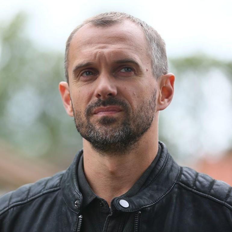 Звезда «Тайн следствия» Алексей Комашко о том, как совмещает работу и роль отца шестерых детей: «Путаюсь в их днях рождения»