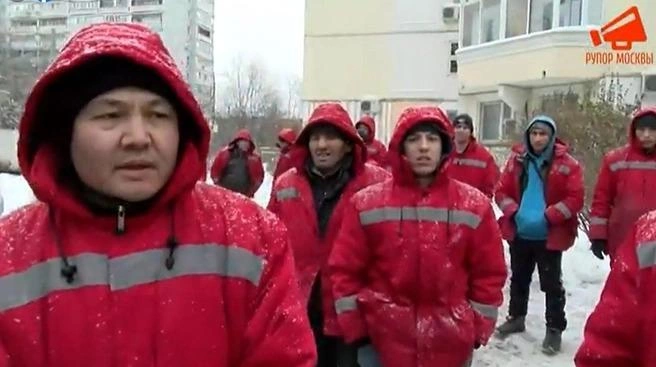 Дворники Нагорного района вышли бунтовать из-за переработок | Источник: Рупор Москвы / Facebook (деятельность запрещена в РФ)