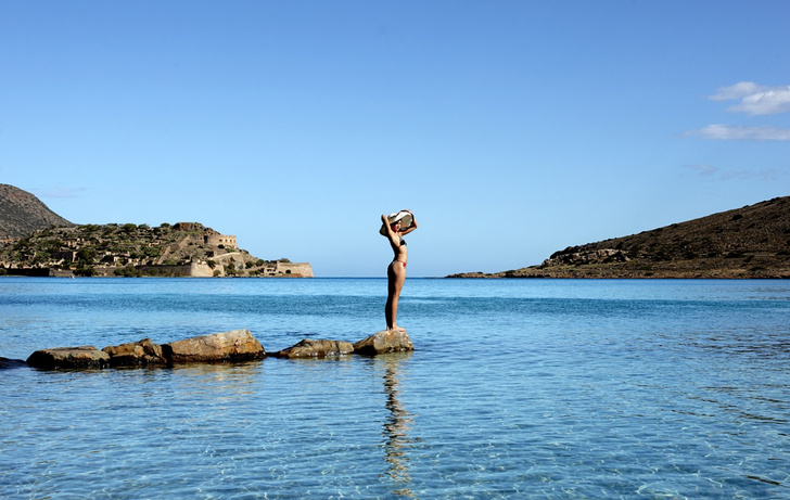 С летом не прощаемся: открываем новые места для отдыха на греческих островах Корфу и Крит