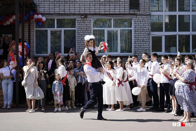 До последнего звонка в школах Заполярья осталось чуть больше трех месяцев | Источник: Дарья Паращенко / 93.RU