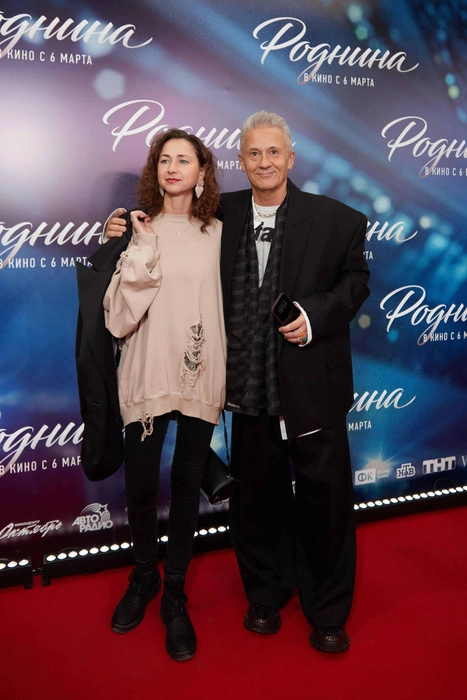 Олег Меньшиков с женой Анастасией | Источник: Ирина Разладина / Woman.ru