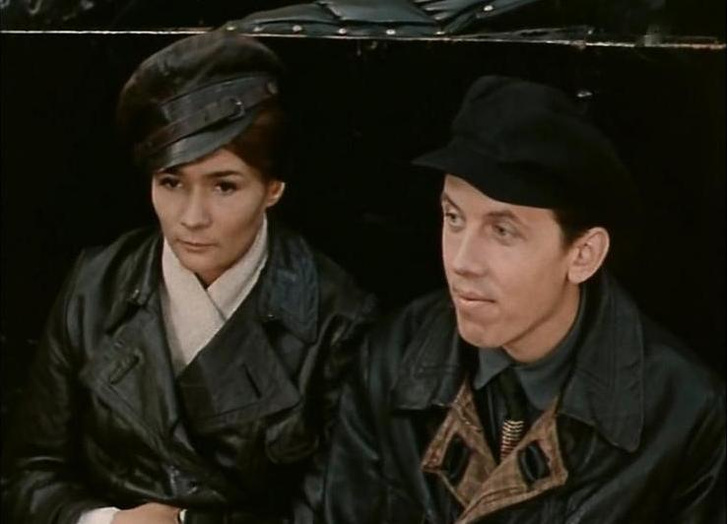 Почему советские чекисты всегда носили черные кожаные куртки и плащи