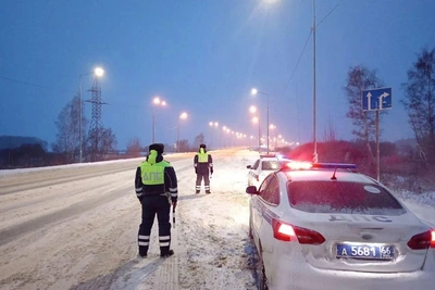 На дорогах Свердловской области ухудшилась видимость из-за снегопада