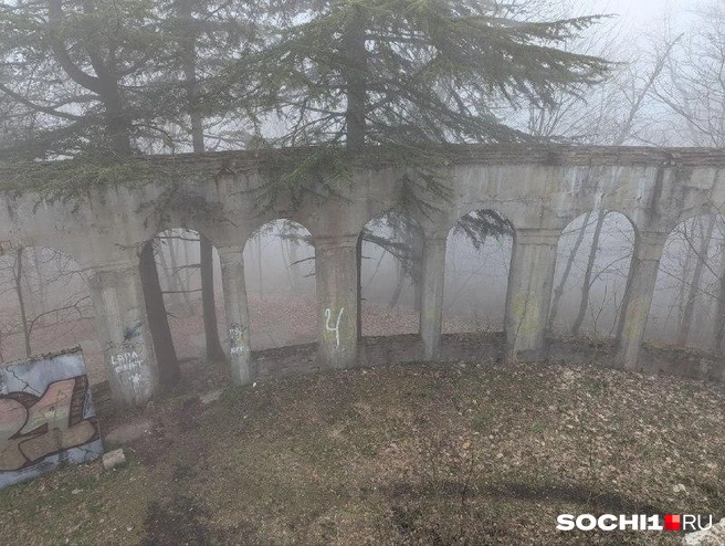 Балкон, видевший лучшие времена | Источник: Оксана Витязь / SOCHI1.RU