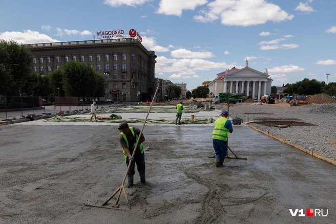 Специальное оборудование для выдавливания из бетона пузырьков воздуха | Источник: Алексей Волхонский / V1.RU