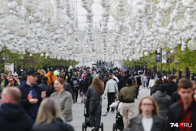 Кировка, конечно, людное место, но видели ли вы тут столько народу? | Источник: Наталья Лапцевич