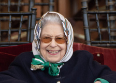 Новые снимки Елизаветы II после слухов о тяжелой болезни