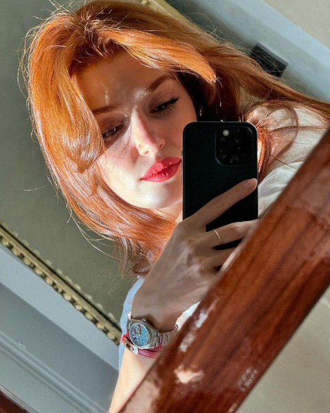 Изменилась до неузнаваемости: звезда турецкого сериала «Постучись в мою дверь» Ханде Эрчел сменила цвет волос