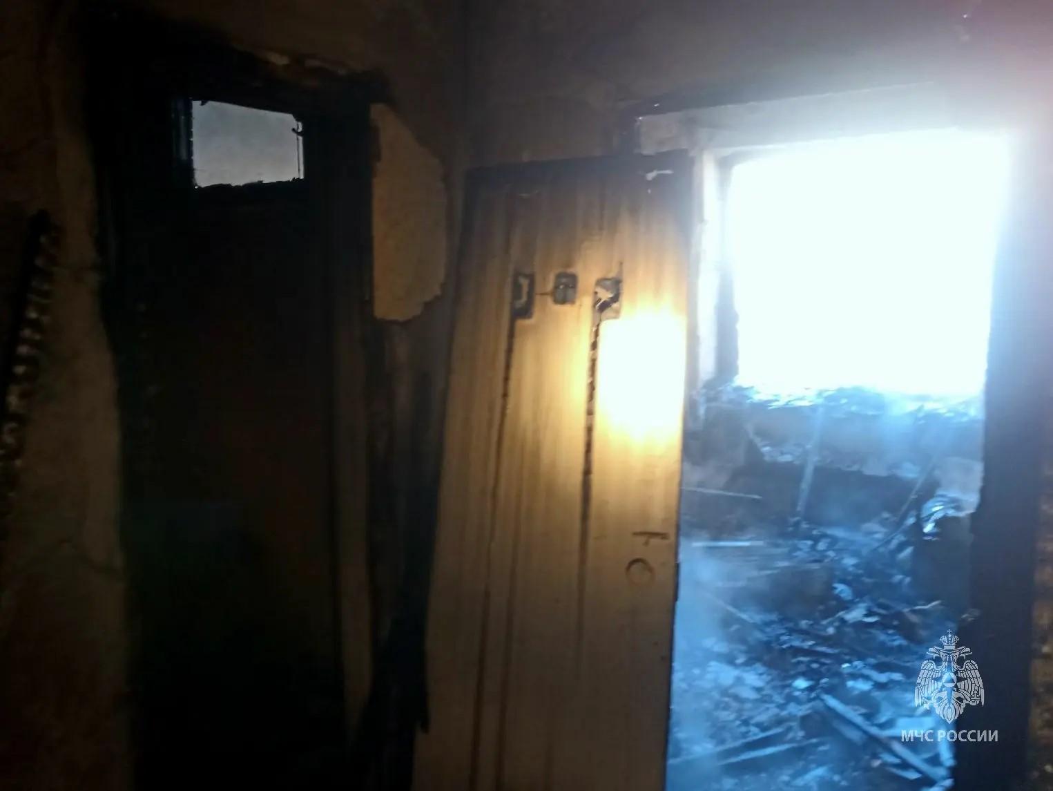 На пожаре в Челябинской области спасли семью с восьмимесячным ребенком
