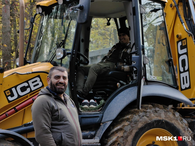 Рабочие остановили работу на время рейда | Источник: Дмитрий Бондарев / MSK1.RU