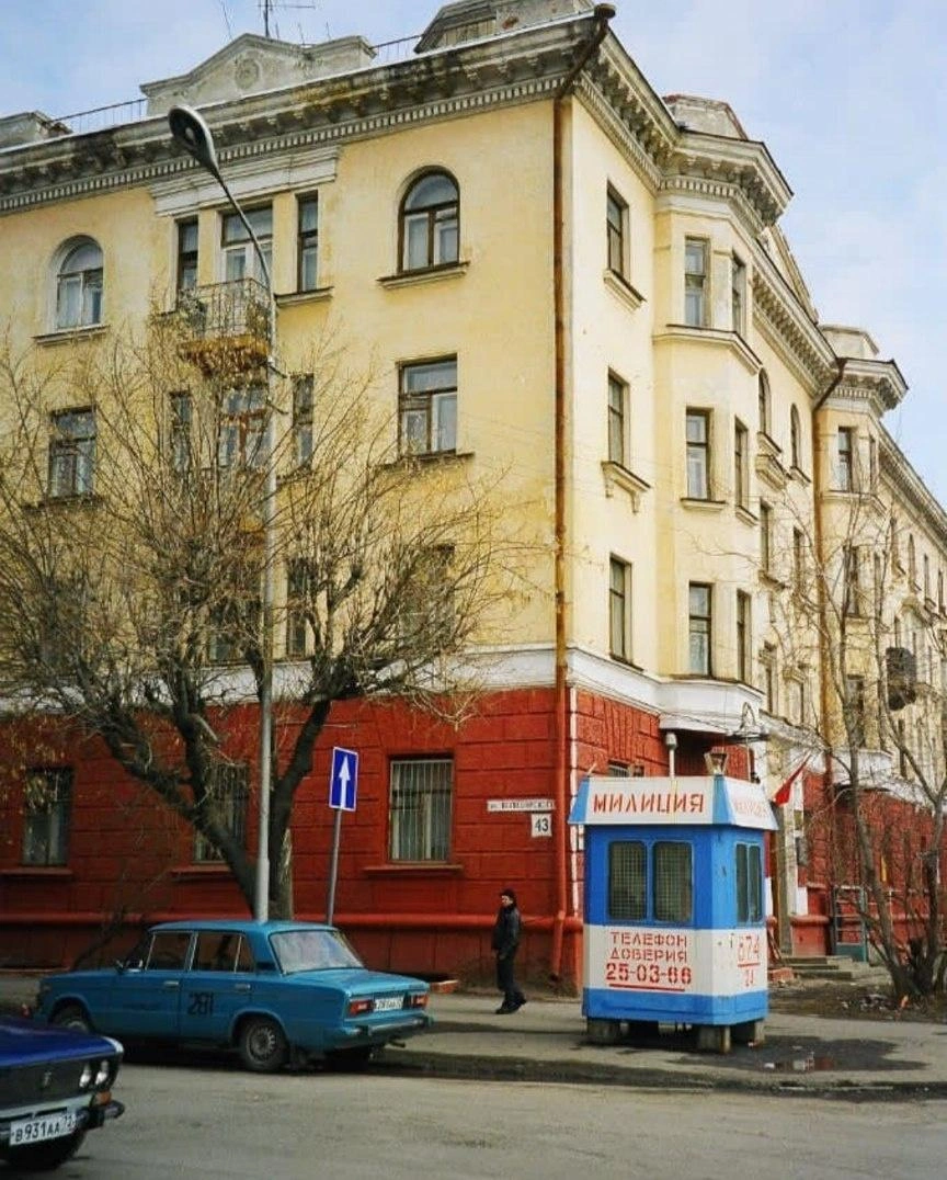 Добро пожаловать в самый центр Тюмени, на улицу Водопроводную. Такой она была в конце 90-х | Источник: Тюмень (старые фото) / Vk.com