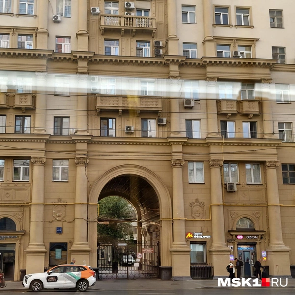 Дом с аркой на Краснопрудной | Источник: Дмитрий Бондарев / MSK1.RU
