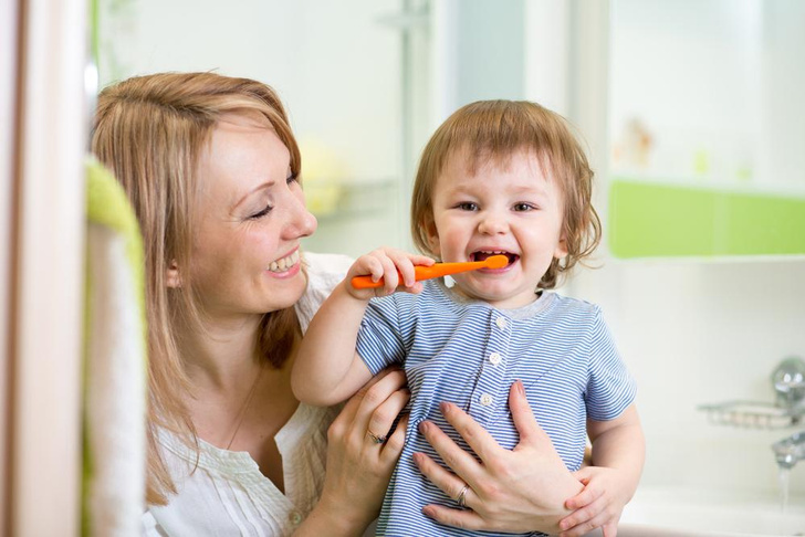 Эти 6 ингредиентов в детских зубных пастах вредят здоровью