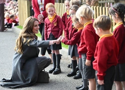 Кейт Миддлтон и принц Уильям посетили Саутпорт, где в результате нападения были убиты три девочки