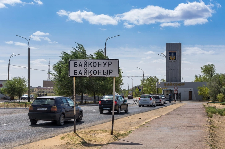 Шли пешком по 30-градусной жаре: на Байконуре погиб турист-экстремал из Франции