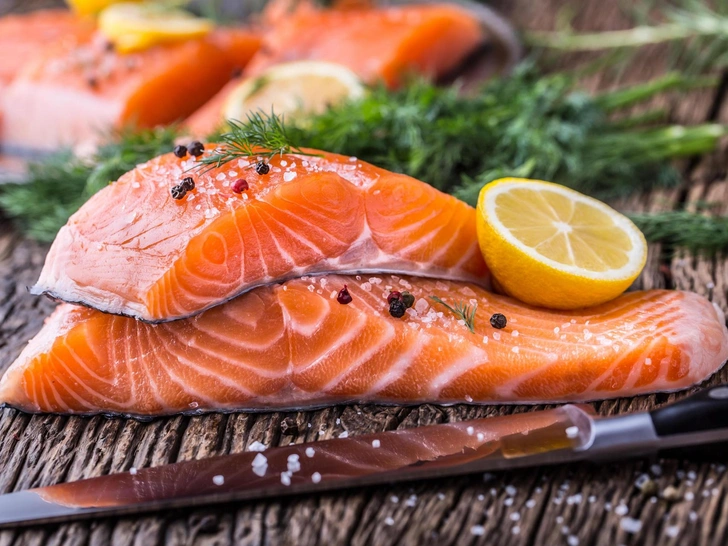 Как вкусно засолить красную рыбу: простой рецепт, который сделает ее божественной | marieclaire.ru