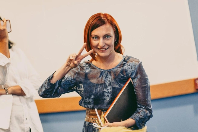 Алла Вологжанина на творческой встрече | Источник: Livelib.ru